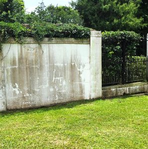Can Pressure Washing Remove Old Oil Stains From Your Driveway - pressure washing in new orleans - clean slate pressure wash